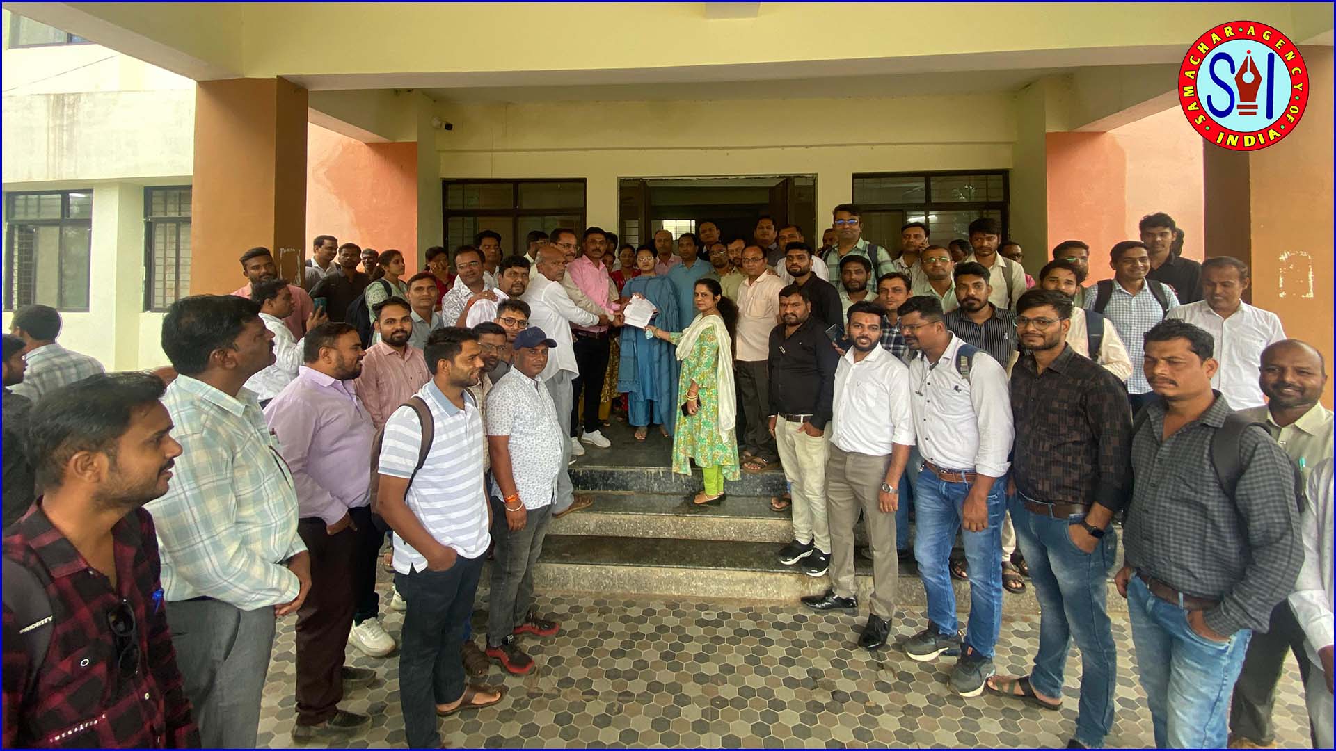 “वेब जीआईएस 2.0 में सुधार नहीं तो काम बंद” : पटवारियों का प्रदर्शन