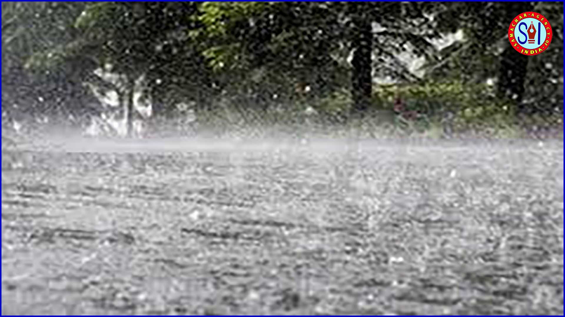 चक्रवात मॉन्था का आंध्र प्रदेश में लैंडफॉल शुरू, 100 किमी प्रति घंटे की रफ्तार से चल रही तेज़ हवाएँ, तटीय जिलों में भारी बारिश का अलर्ट